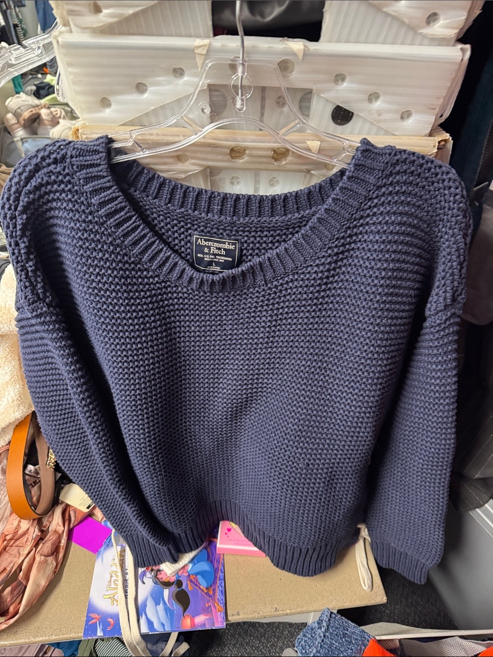 Abercrombie and Fitch side tie sweater L // 092546
